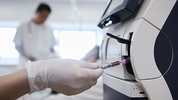 ラジオメーターの ABL90 分析装置による測定